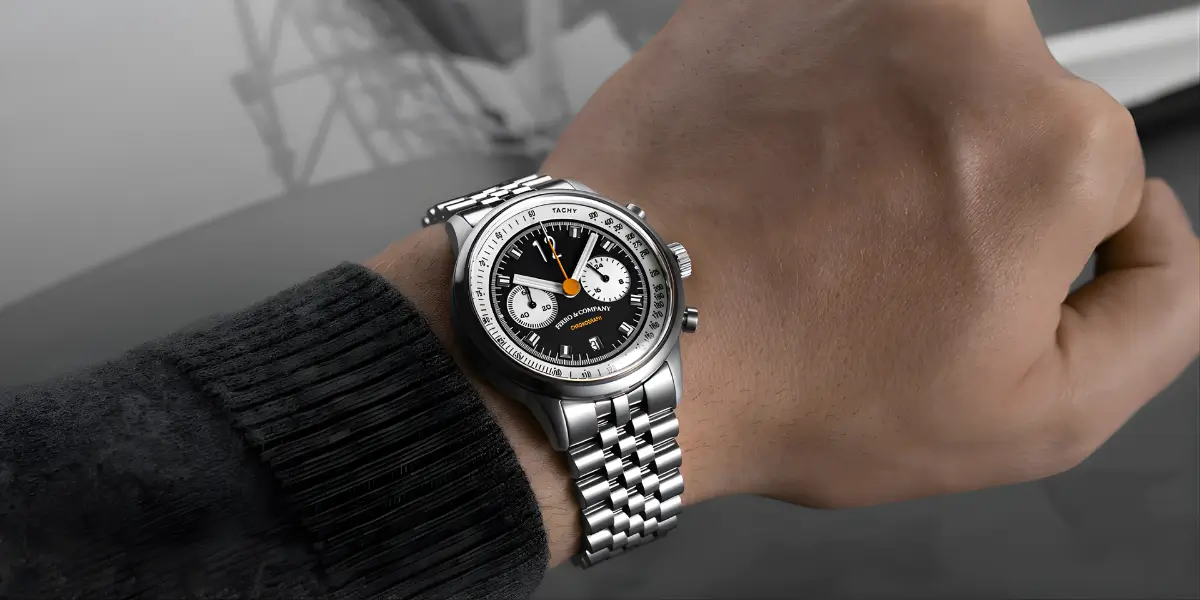 Chronograph watch with stopwatch subdials and tachymeter scale